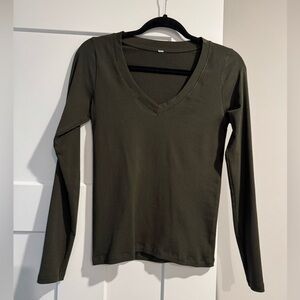 Athleta olive green ribbed long sleeve v-neck top  XS